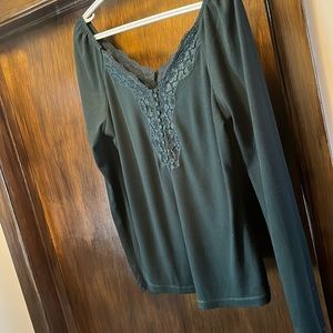 Hunter green top with lace trim